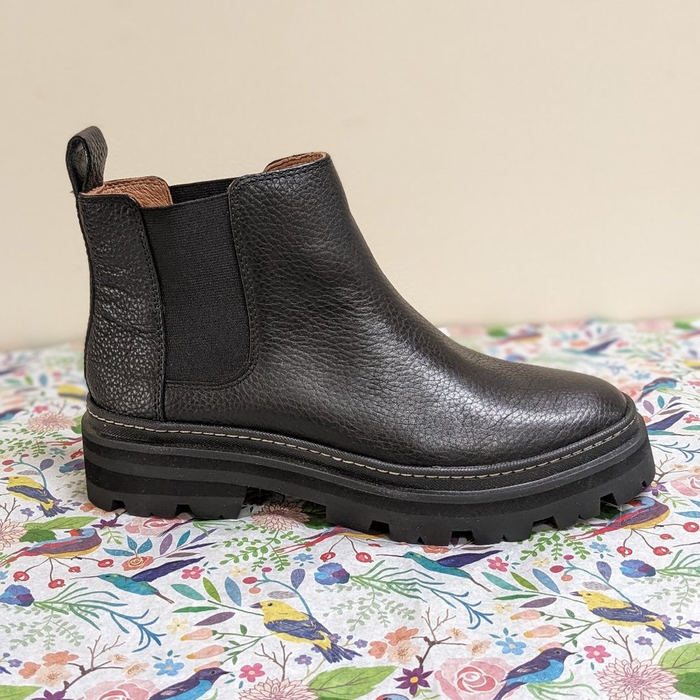 New in box Madewell Lugsole Chelsea Boots